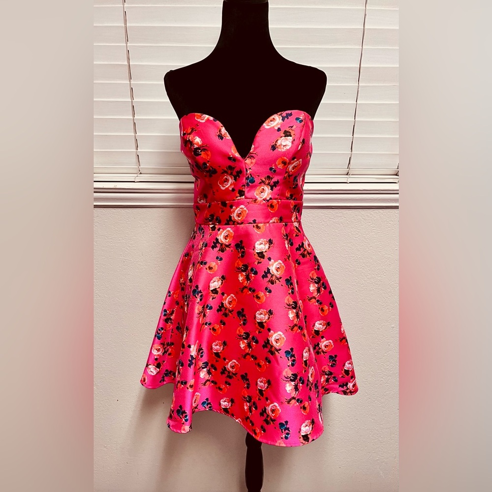 Y2K size 11/12 Windsor Hot Pink floral pattern Strapless Party Dress